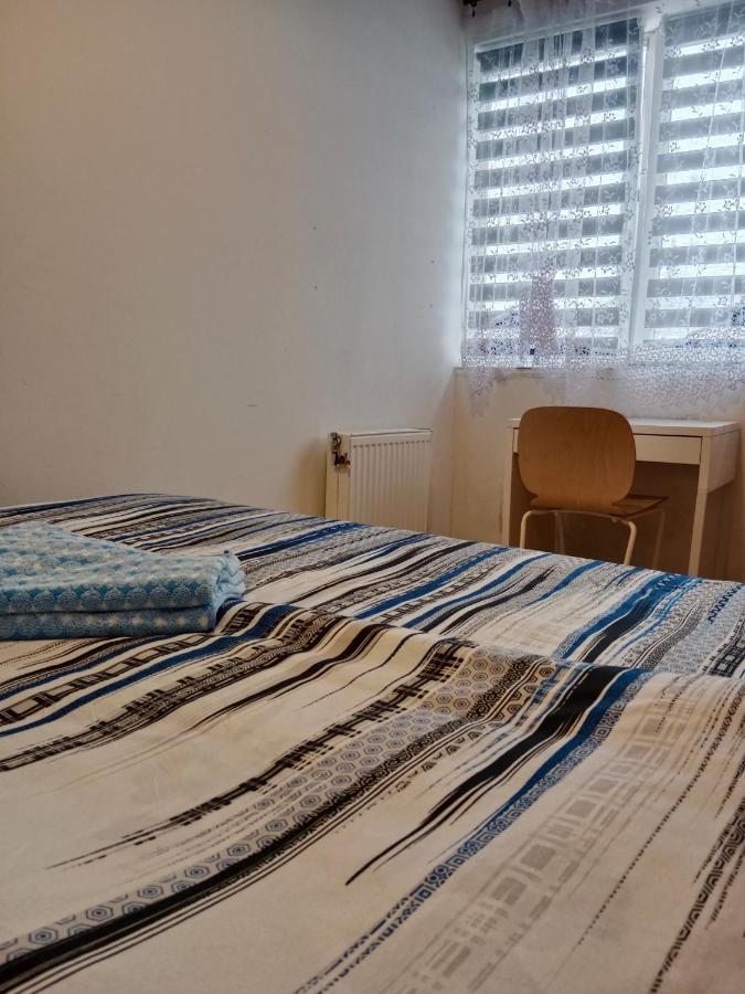 La Madriguera Bed & Breakfast ราชิน ภายนอก รูปภาพ
